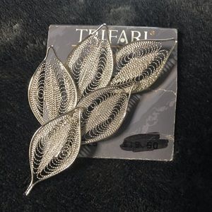 Vintage Trifari Brooch NWT Silver Tone